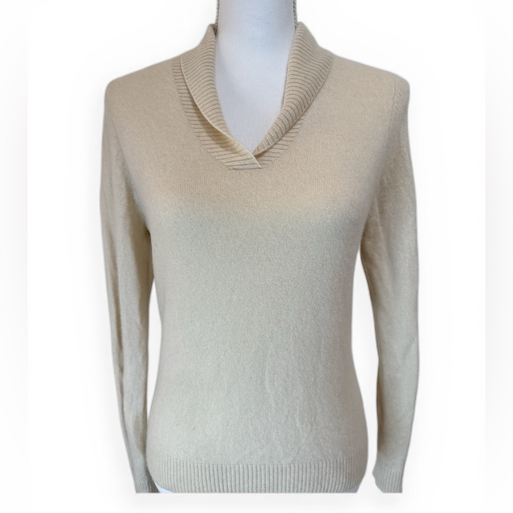 Elegant Cream V-Neck 100% Cashmere Sweater